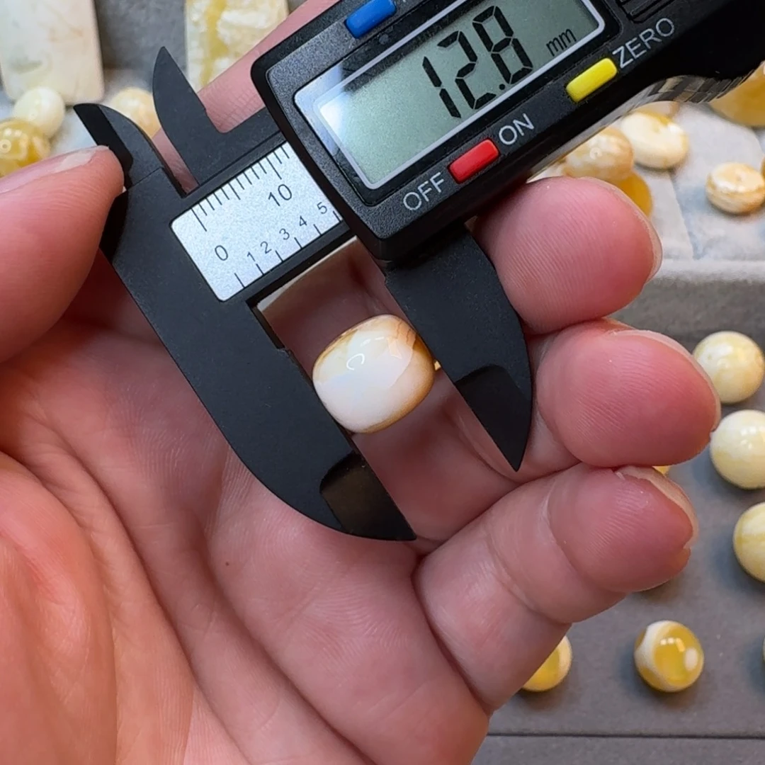 未镶嵌琥珀裸石墩子