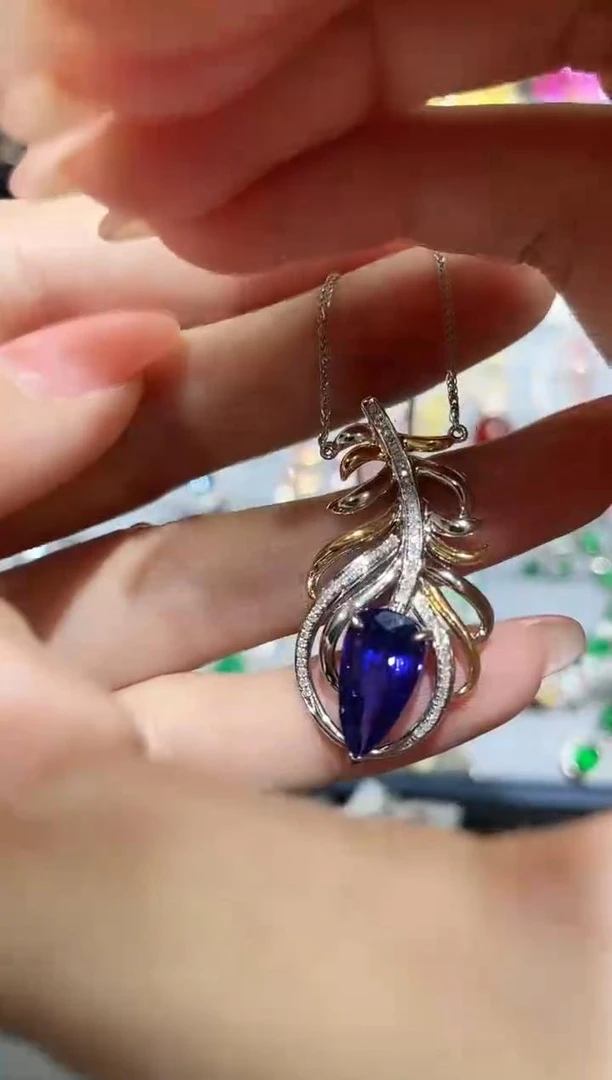 18K金镶嵌天然坦桑石项链