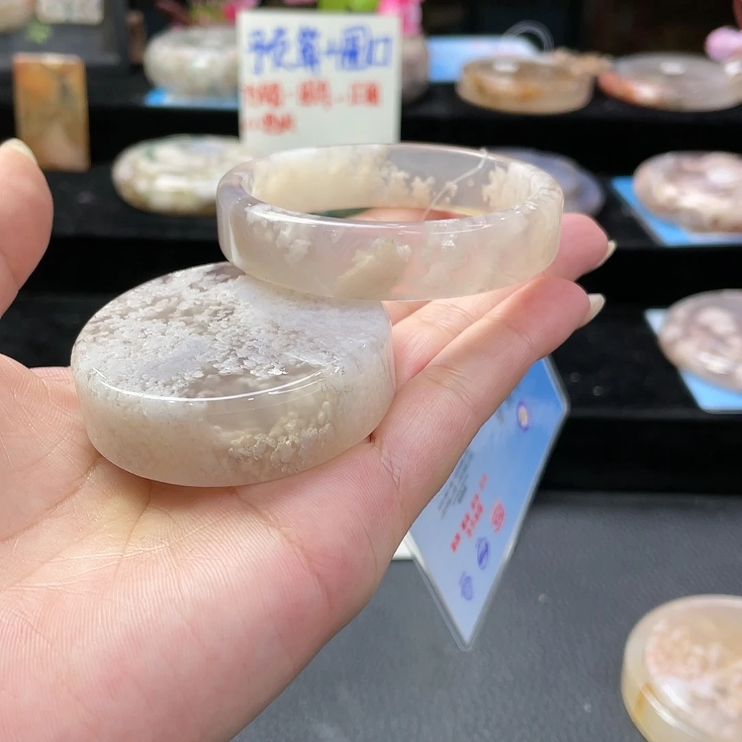 石英质玉手镯未镶嵌