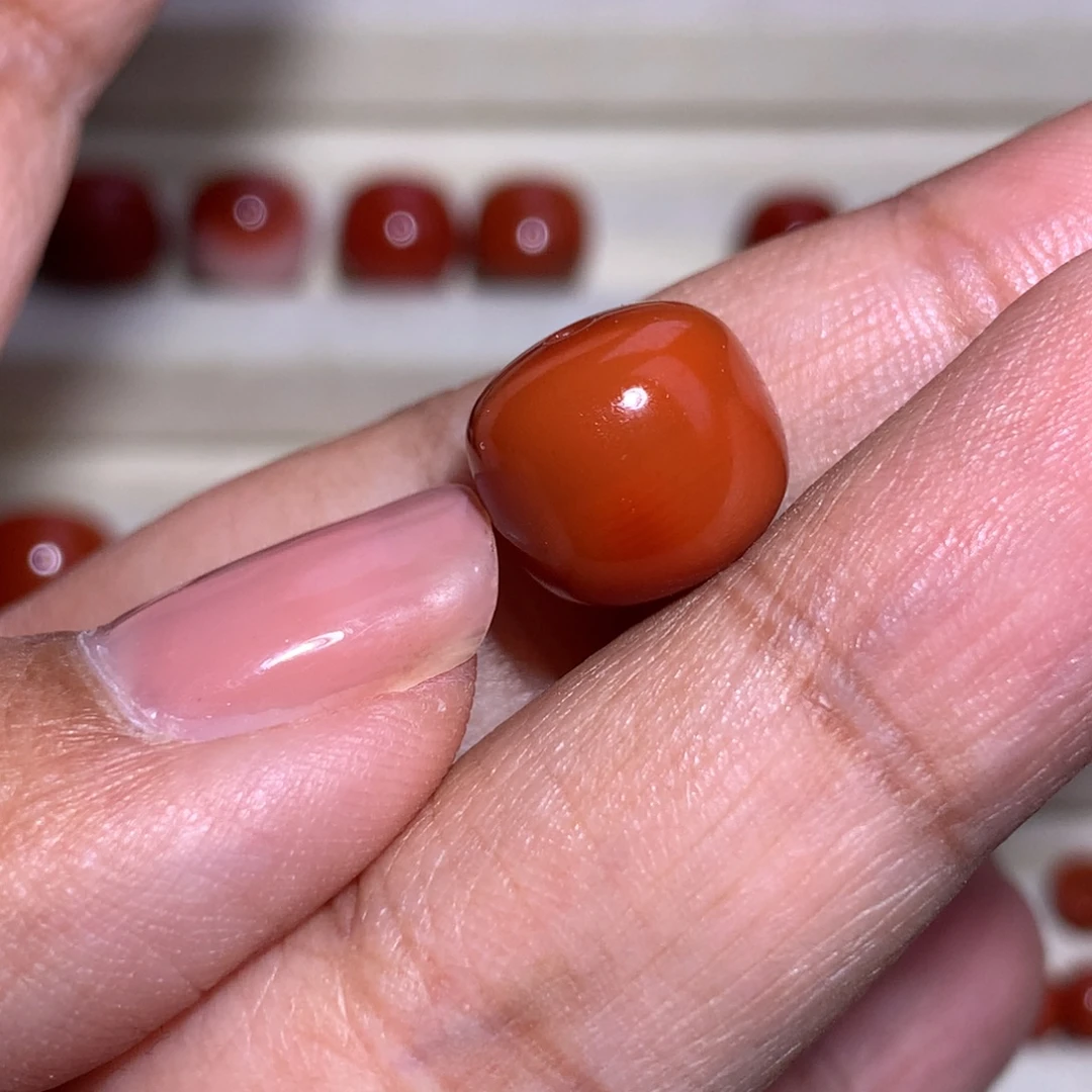 南红玛瑙未镶嵌老型单珠12×11满肉柿子红 微过渡纹