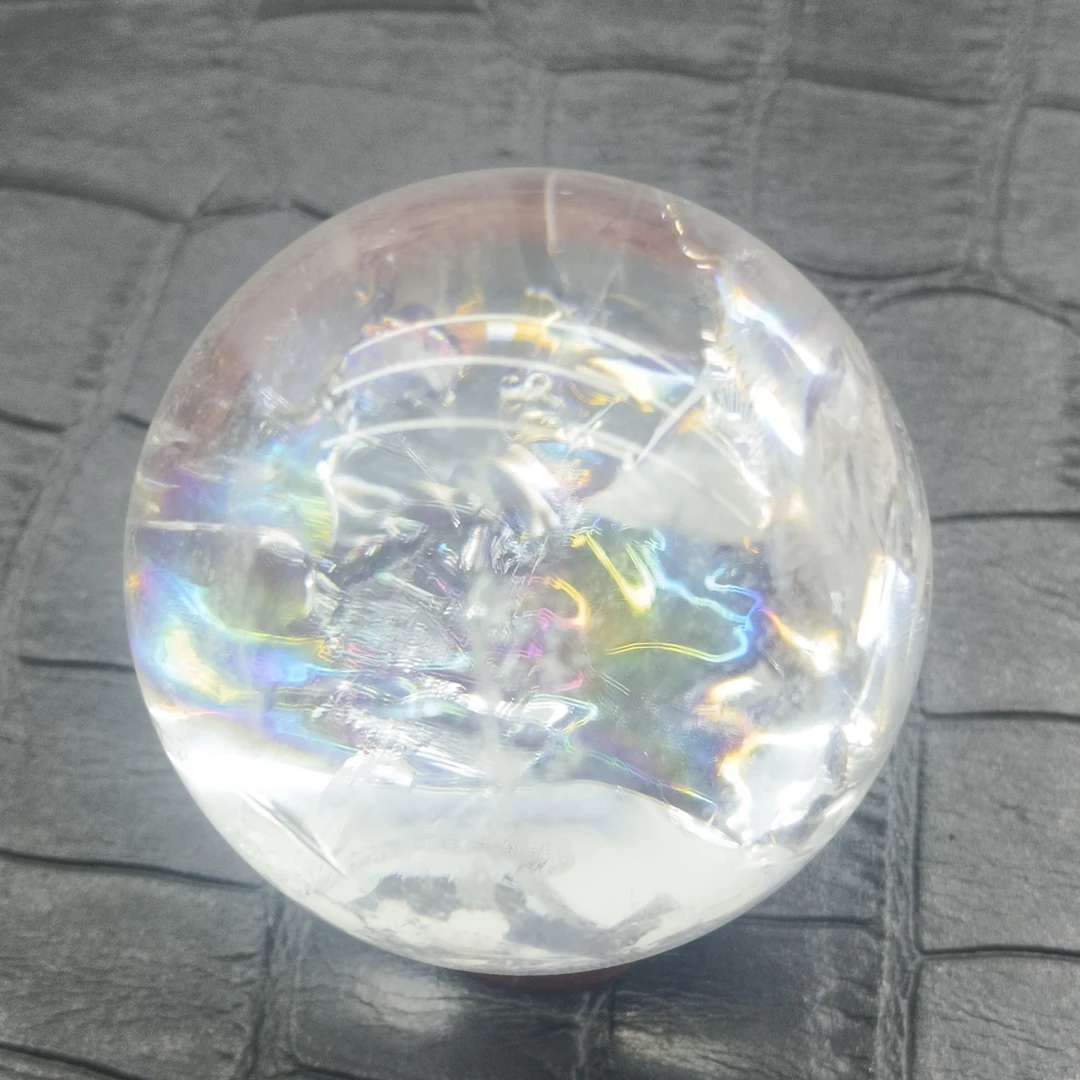 纯天然白色爆彩水晶球