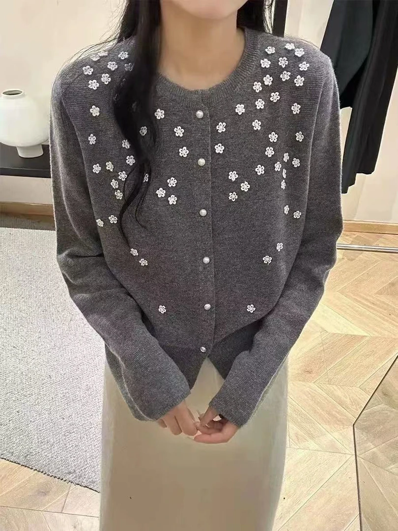 重工花朵刺绣毛衣圆领螺纹边单排扣针织开衫8668