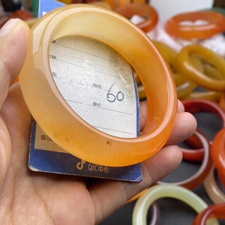 未镶嵌手镯石英质玉