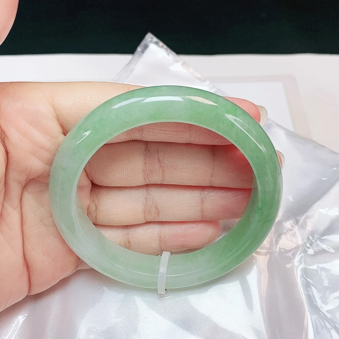 翡翠未镶嵌手镯正圈58