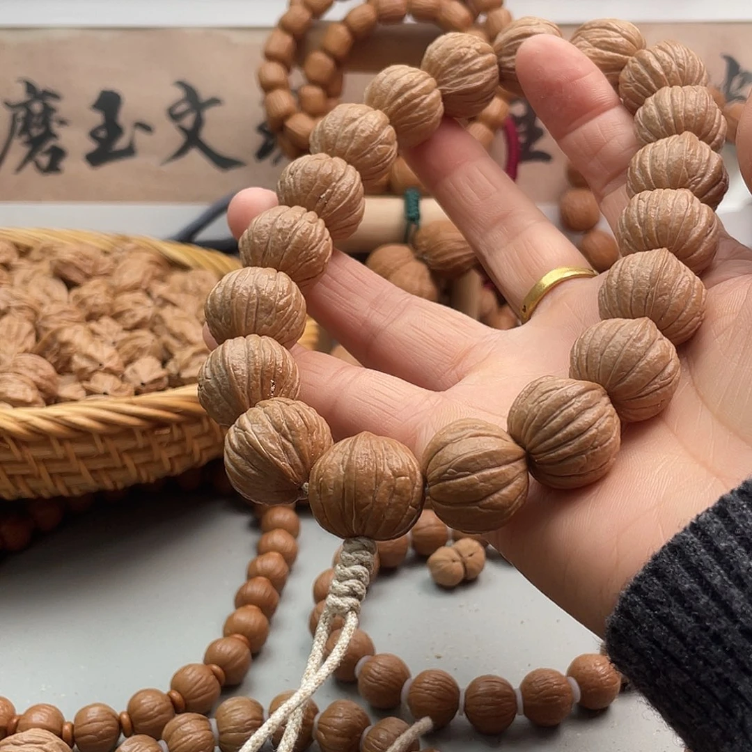 核桃瞌***头老树猴头手持老核