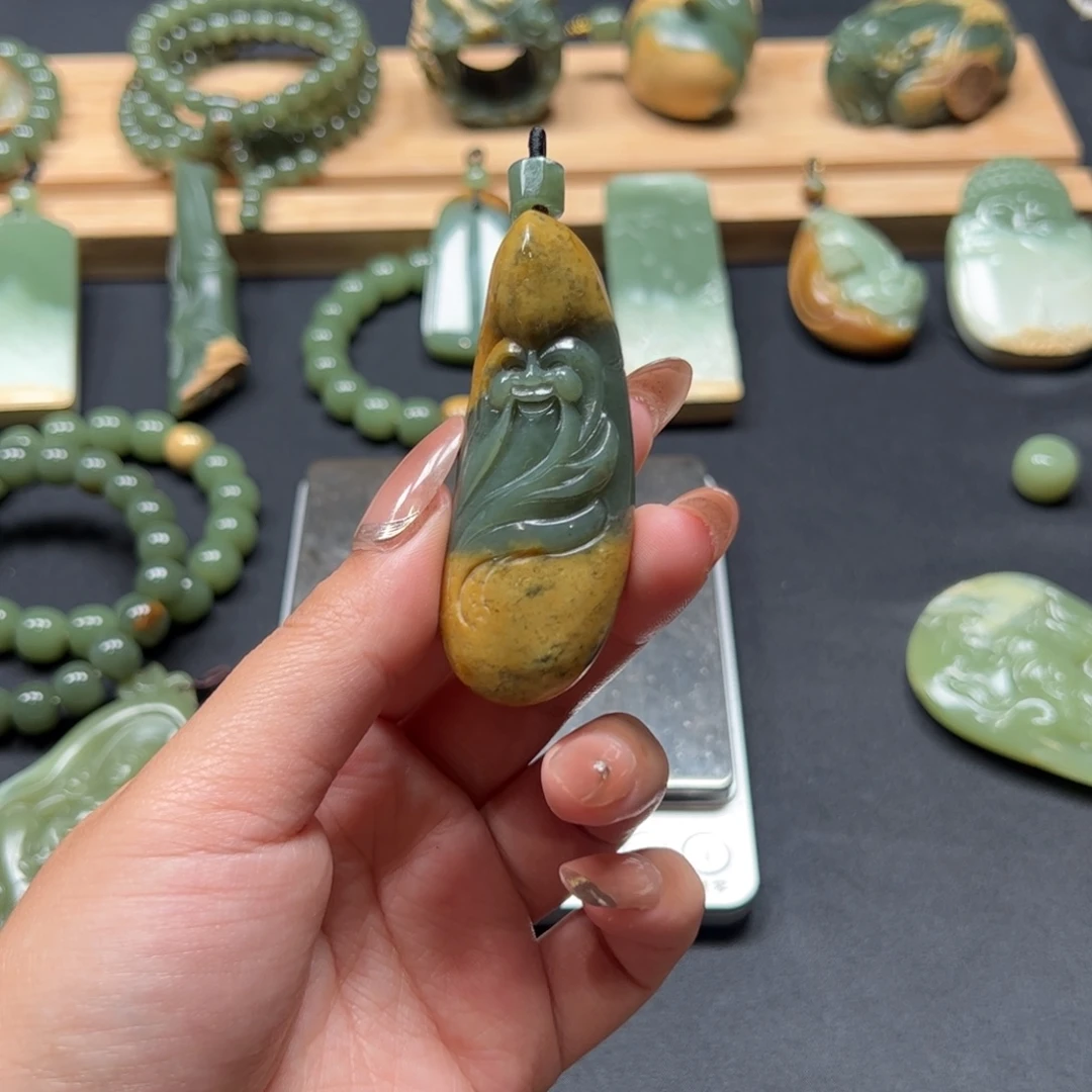 沐***泽岫岩河磨玉（透闪石质玉）未镶嵌颈饰