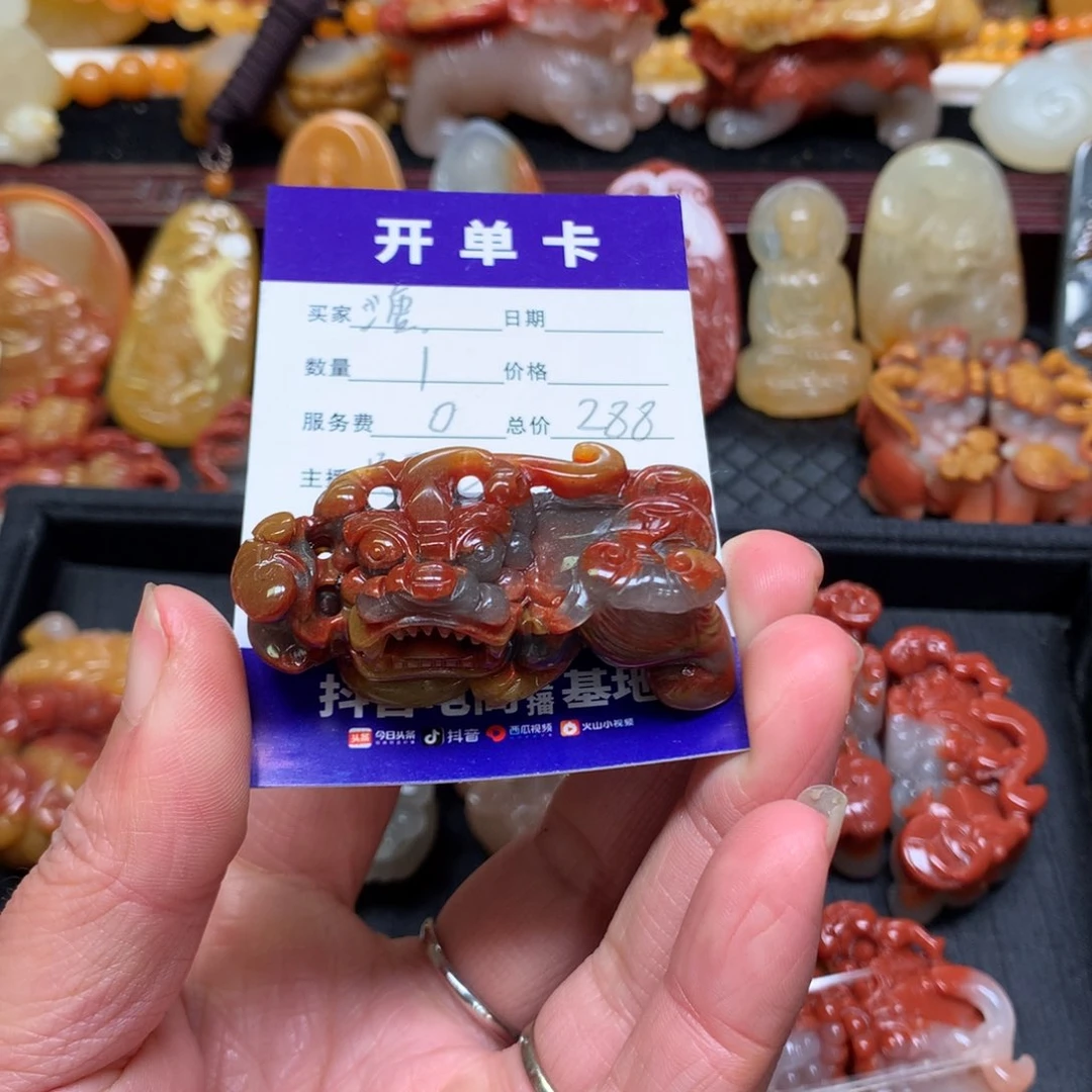 石英质玉（黄龙玉）吊坠未镶嵌溏**装