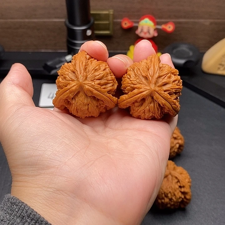 心***困文玩核桃把件白奔