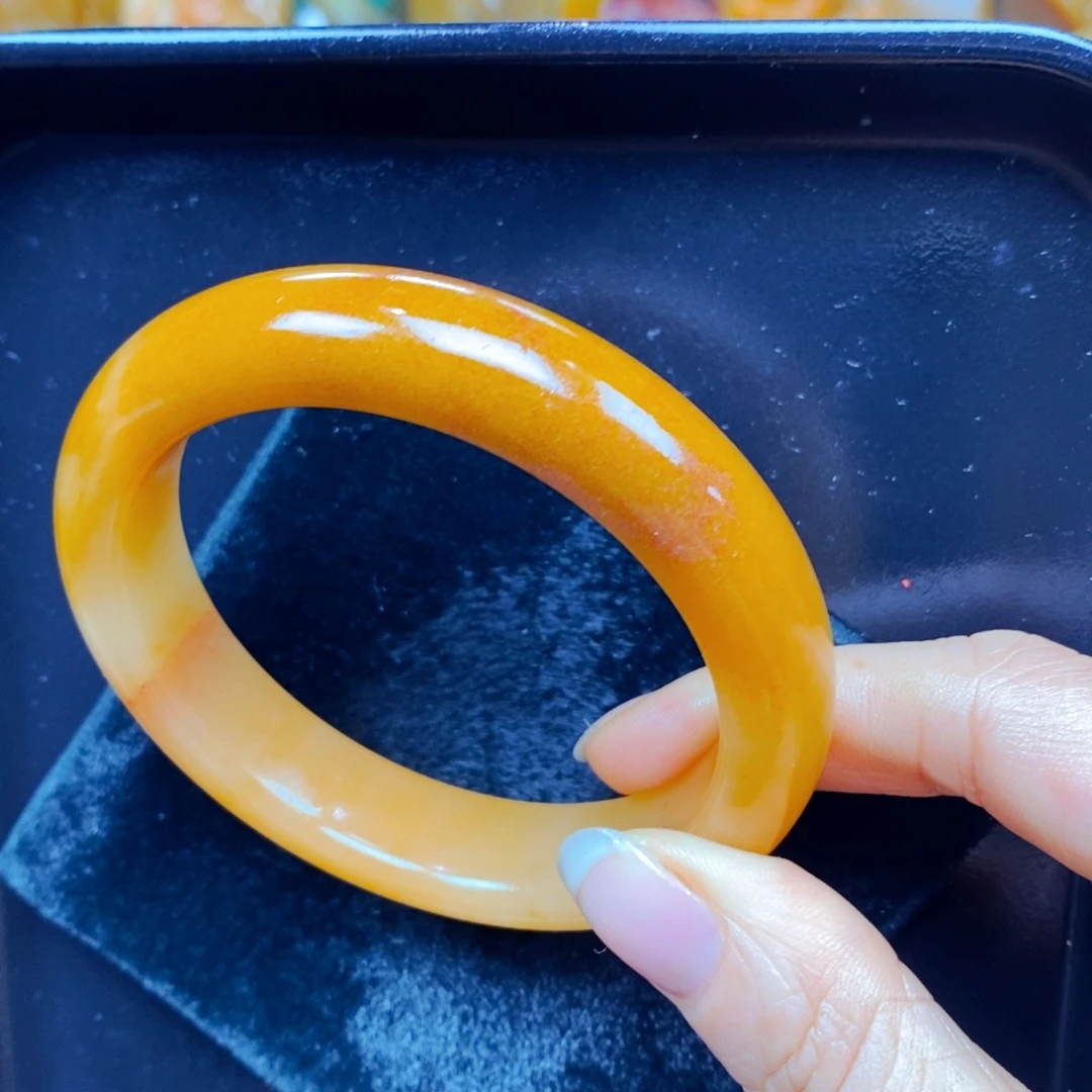 未镶嵌石英质玉（黄龙玉）颈饰