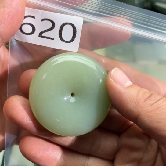 和田玉未镶嵌珠宝半成品