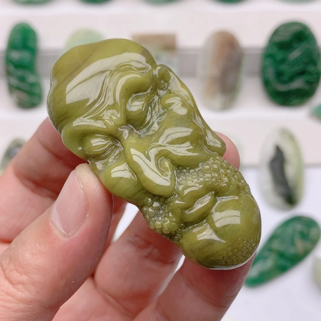 独山玉颈饰未镶嵌做***事