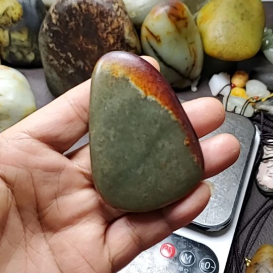 和田玉未镶嵌把件