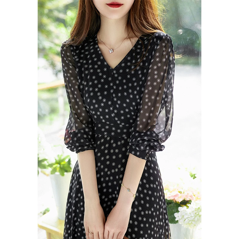 拉夏贝尔连衣裙女款爆款2025网红洋气五一旅游出街衣服女装