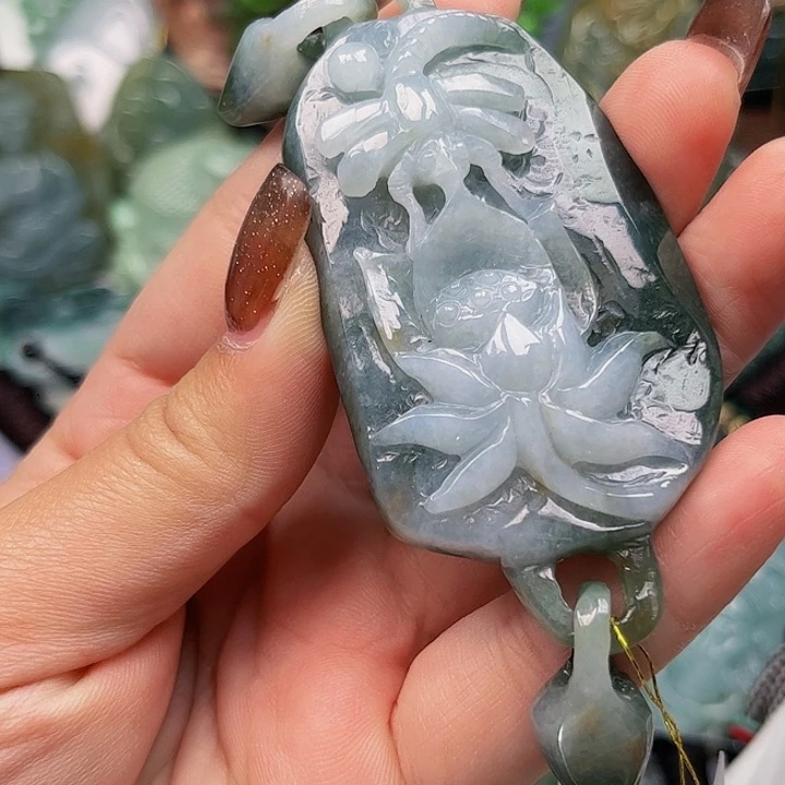 翡翠未镶嵌颈饰挂件