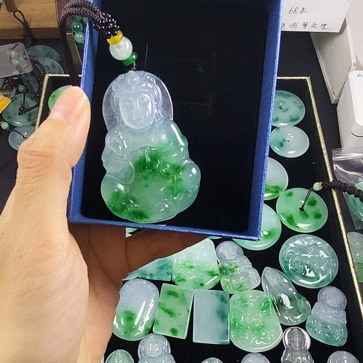 用***乐翡翠未镶嵌挂件吊坠