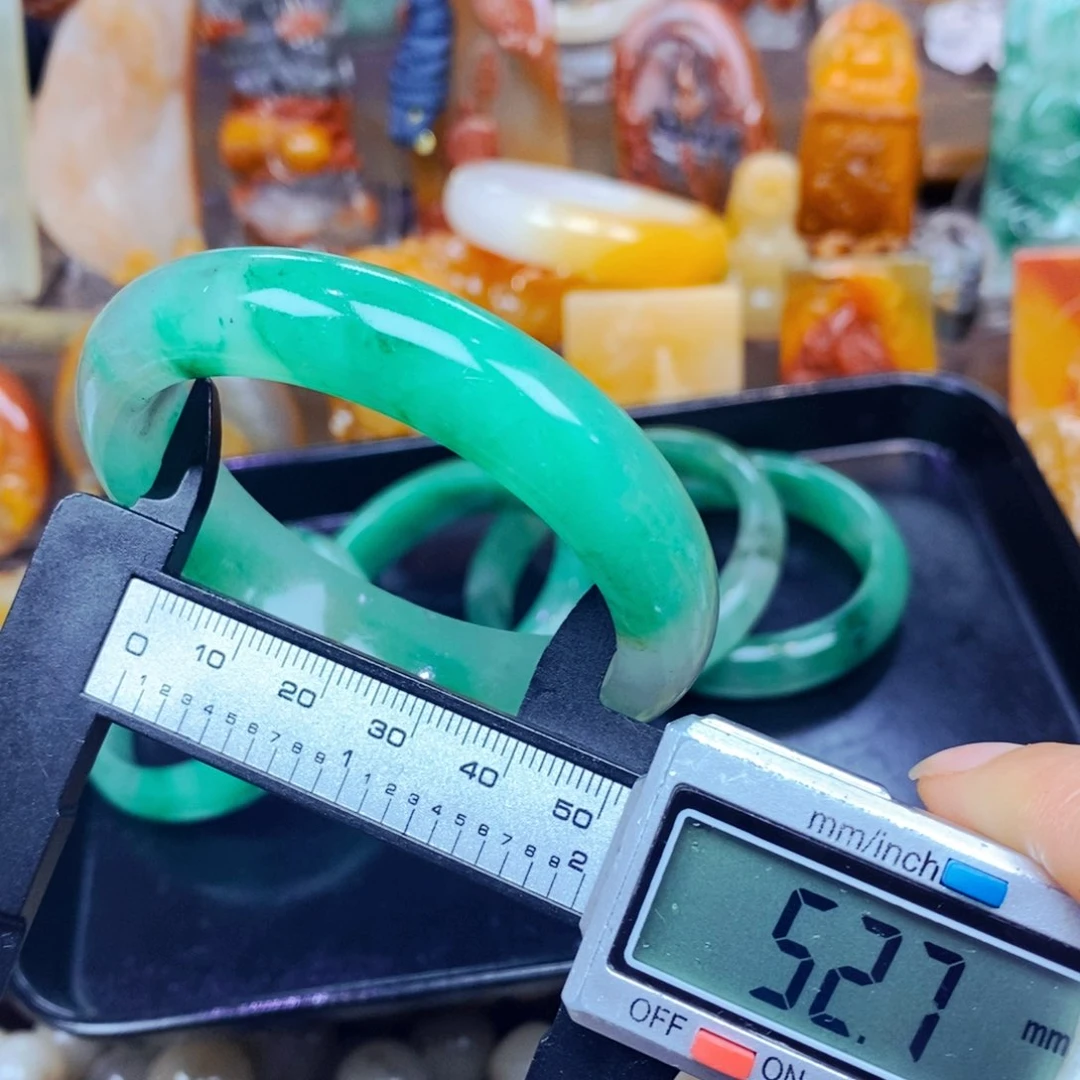 石英质玉（黄龙玉）未镶嵌颈饰