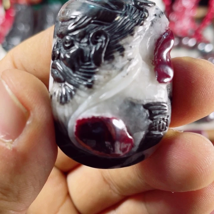 天然辰砂上***。原石首饰