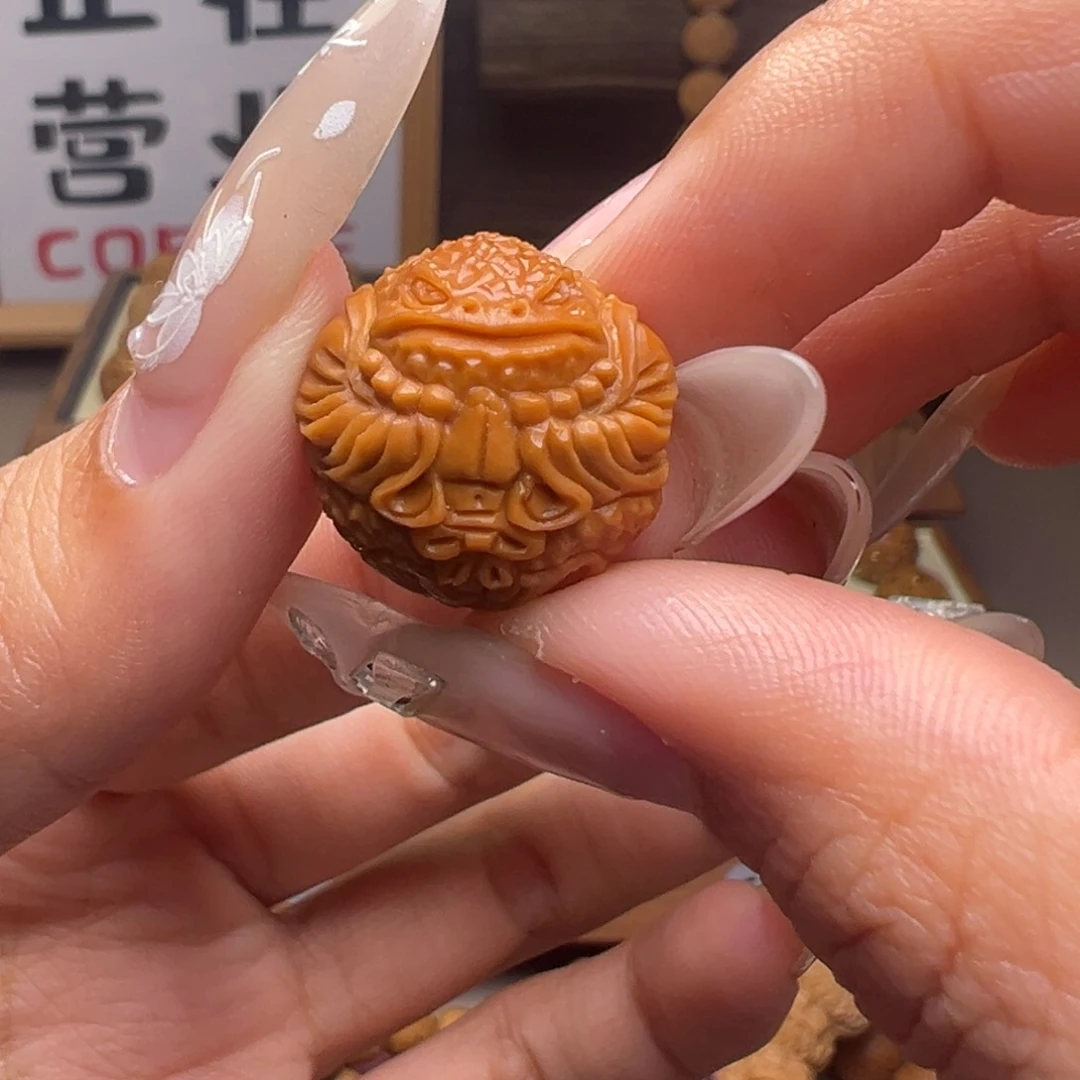 猴头核桃把件?***来18左右尺寸三通金蟾全品有正常封口线