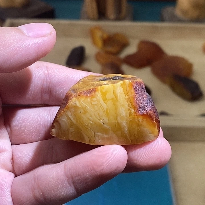 琥珀未镶嵌裸石黄白花