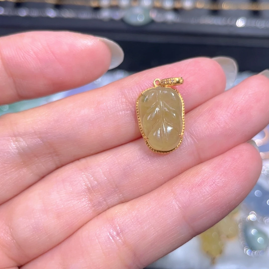 颈饰18K金镶嵌翡翠翡翠