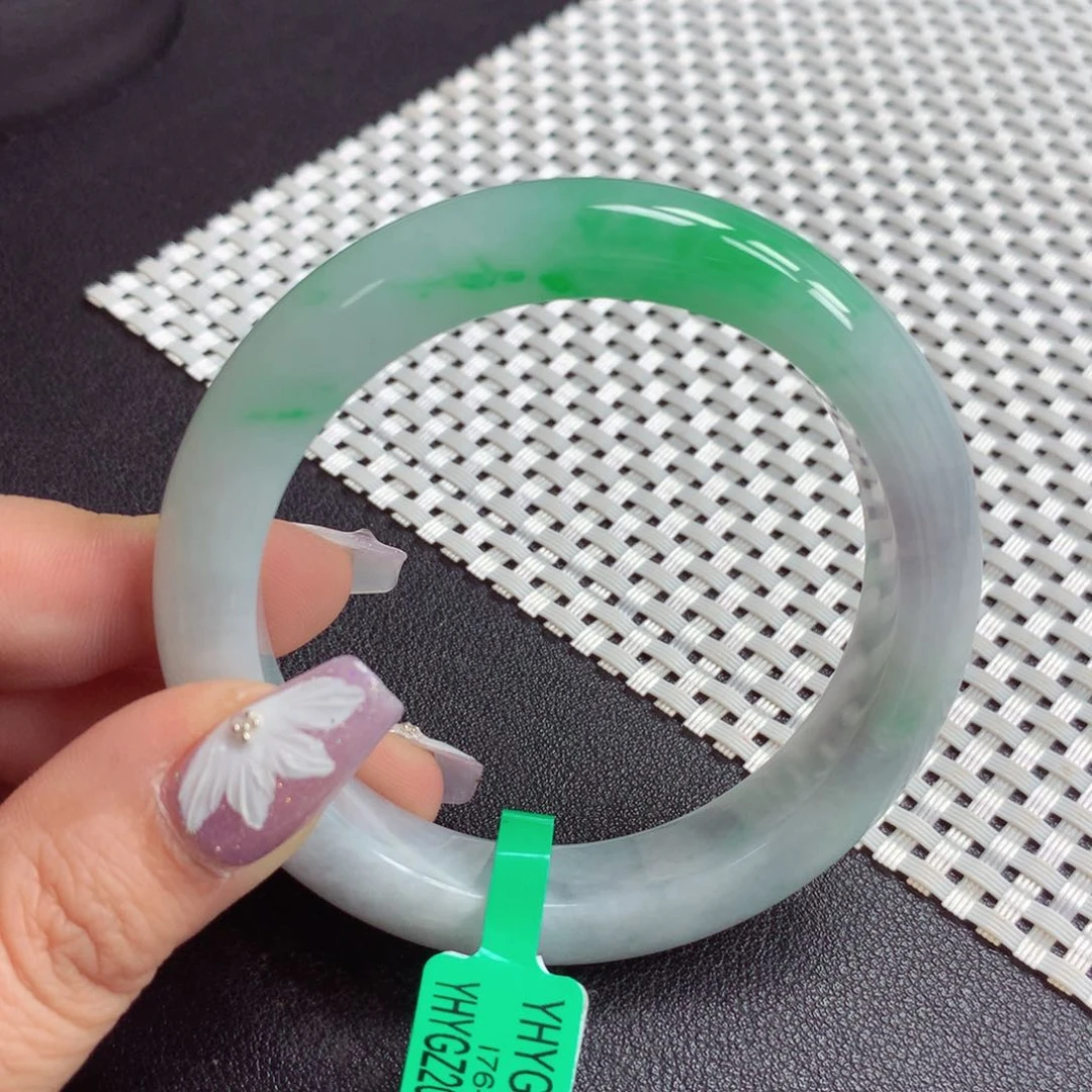 翡翠手镯未镶嵌缅甸