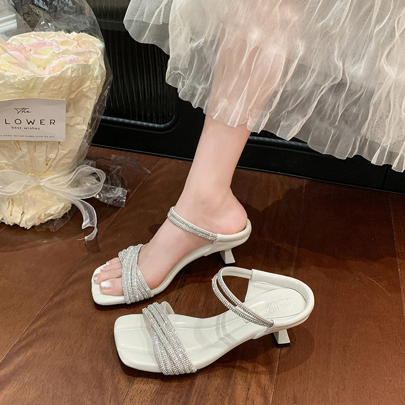 2025年夏季新款法式高级气质感仙女风方头水钻链条组合露趾一字拖