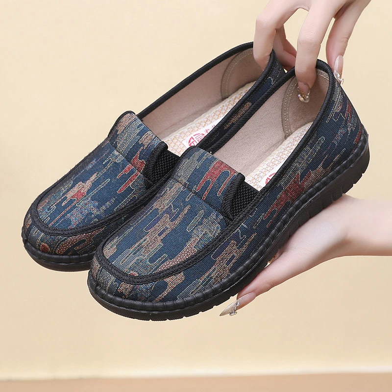 北京布鞋春秋防滑软底妈妈中老年奶奶单鞋舒适透气老太太一脚蹬鞋