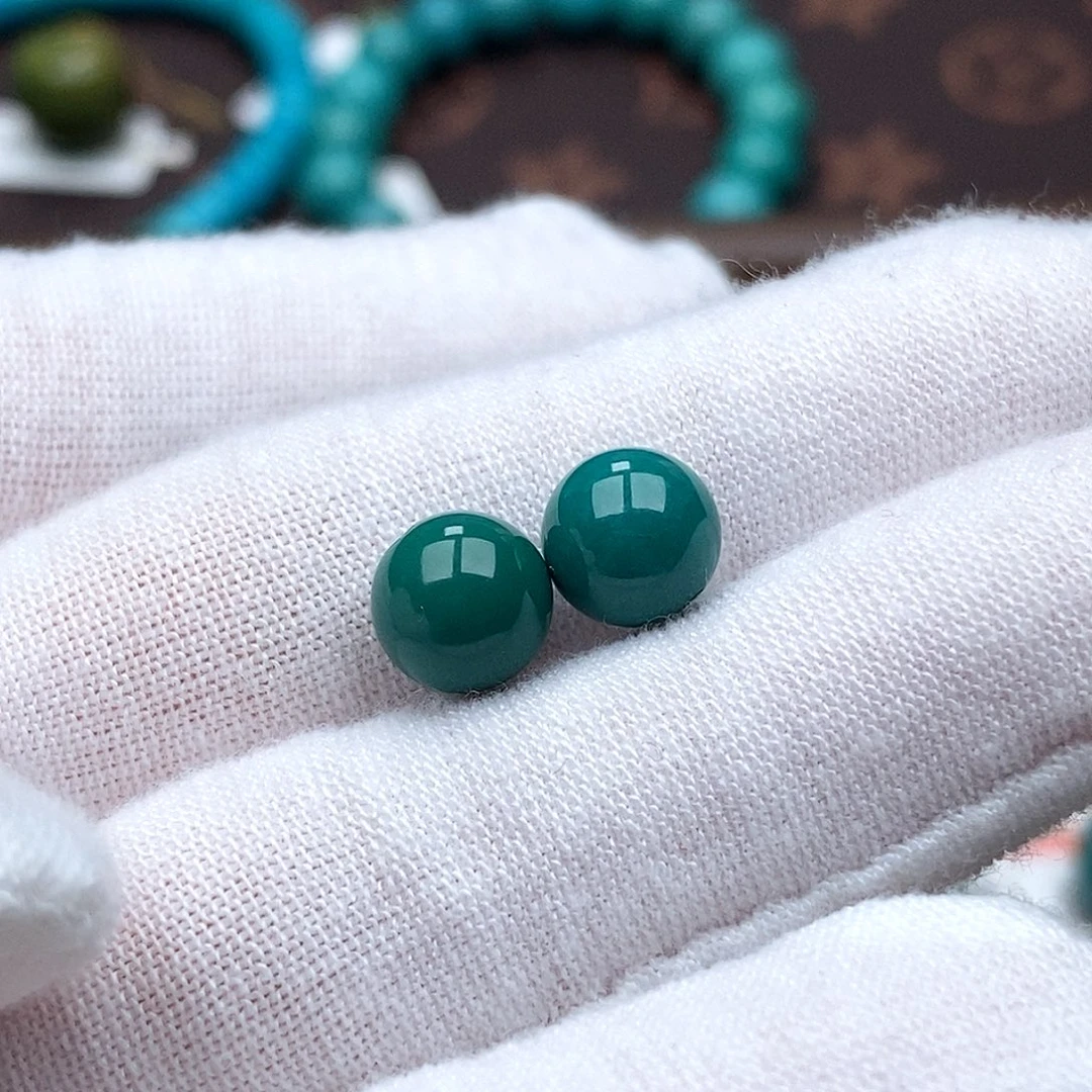 崔***亮绿松石未镶嵌珠宝奇石