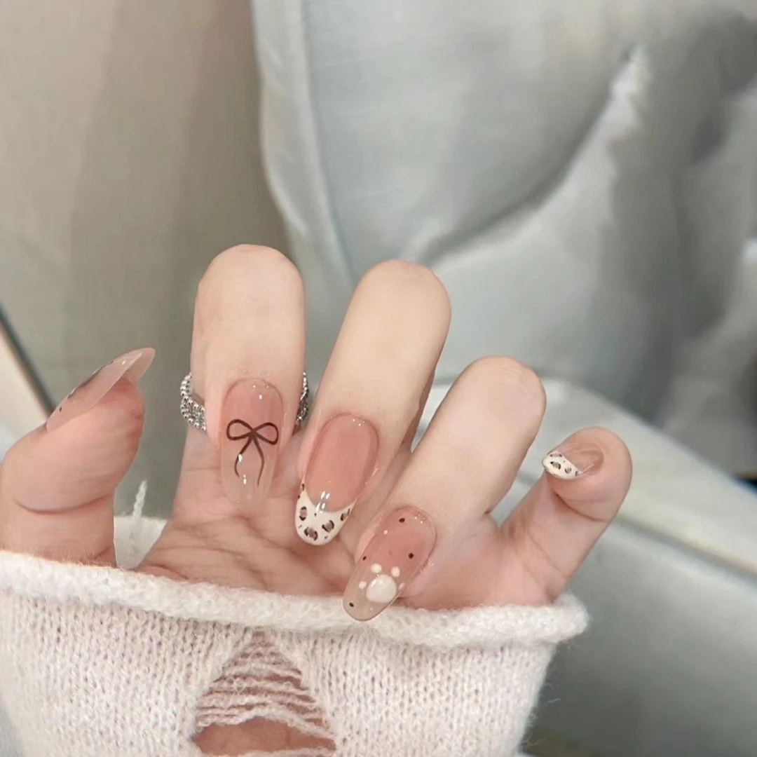 手工穿戴甲简约裸色可爱乖乖小熊美甲甜酷可爱心秋冬美甲仪正甲贴