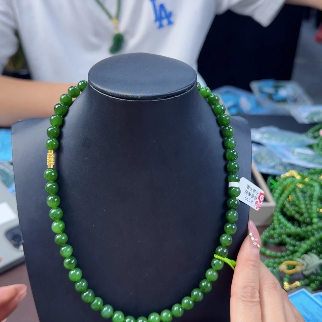 和田玉（碧玉）未镶嵌颈饰卡8辣绿色