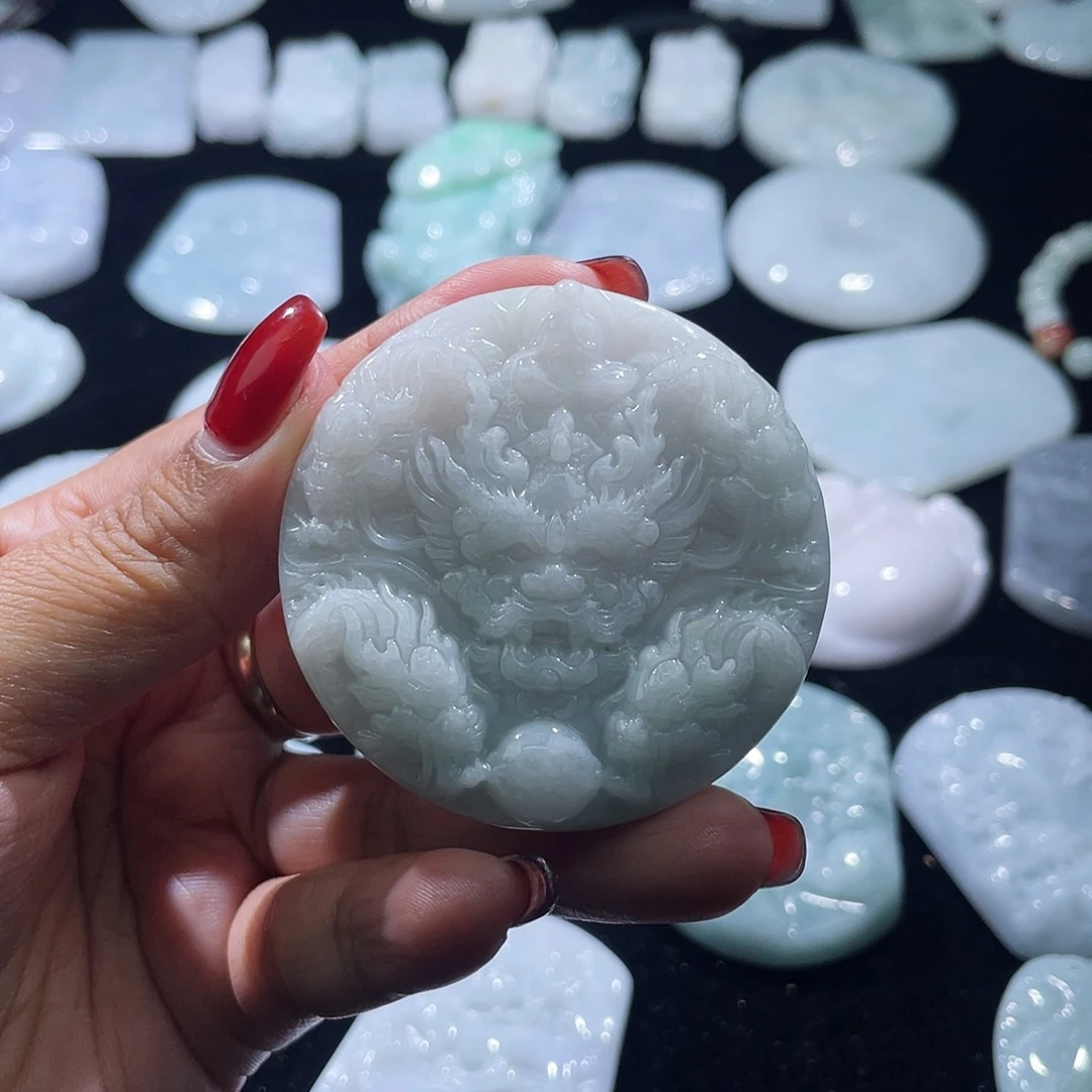 海***翡翠未镶嵌颈饰九龙