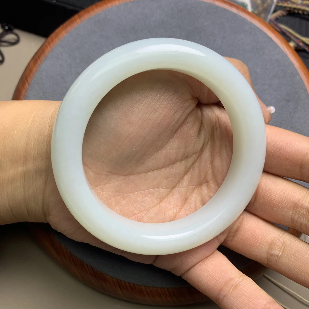 天然和田玉白玉手镯俄料羊脂白玉60圈口，