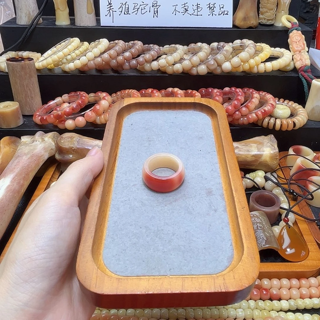 无非金属红色指环