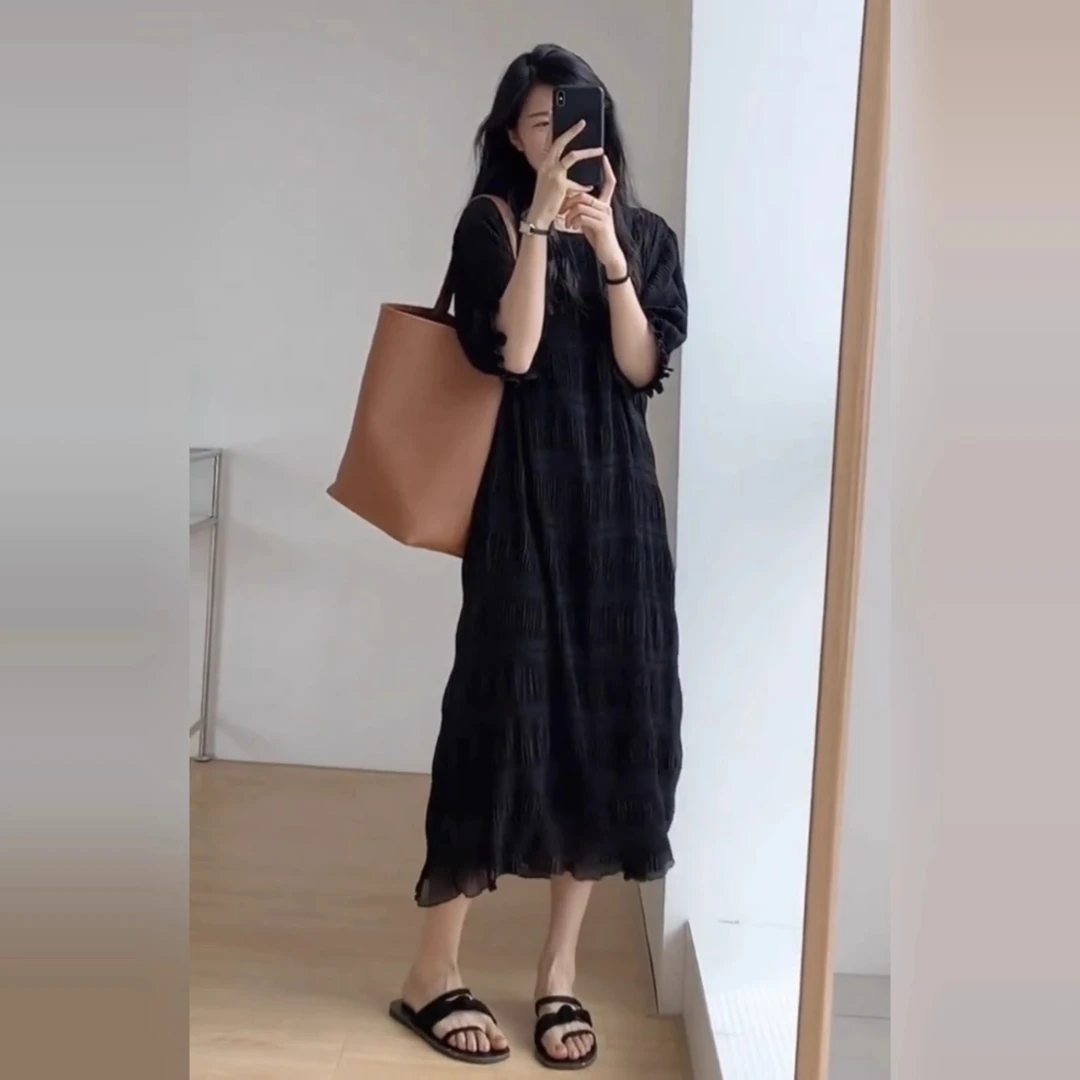 大码女装夏季新款法式高级感连衣裙胖mm遮肉显瘦赫本风褶皱小黑裙