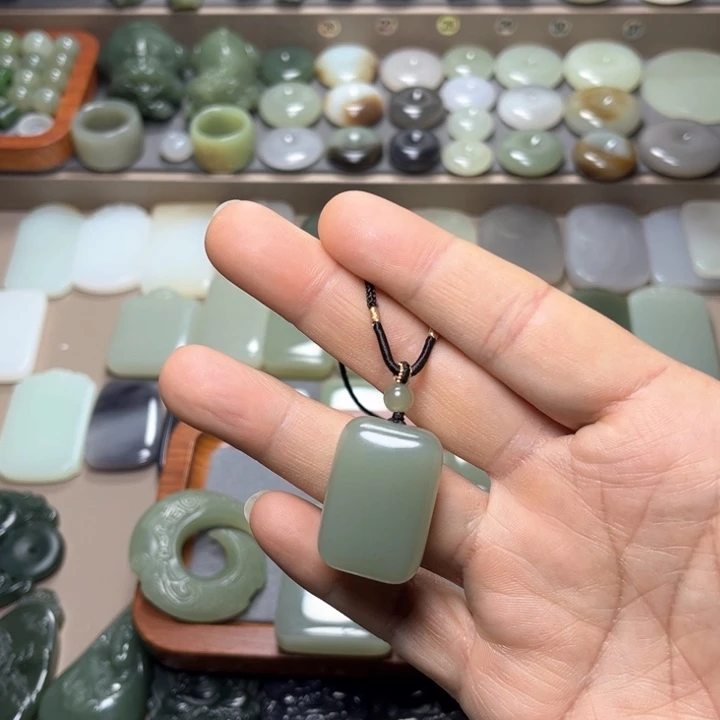 和田玉颈饰未镶嵌初**语