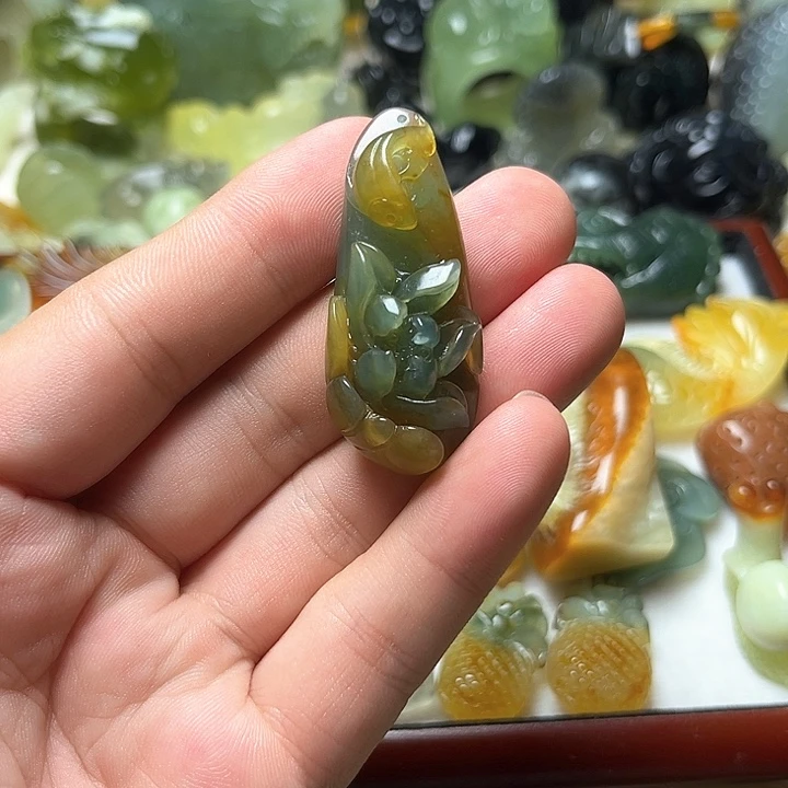 未镶嵌蛇纹石玉颈饰