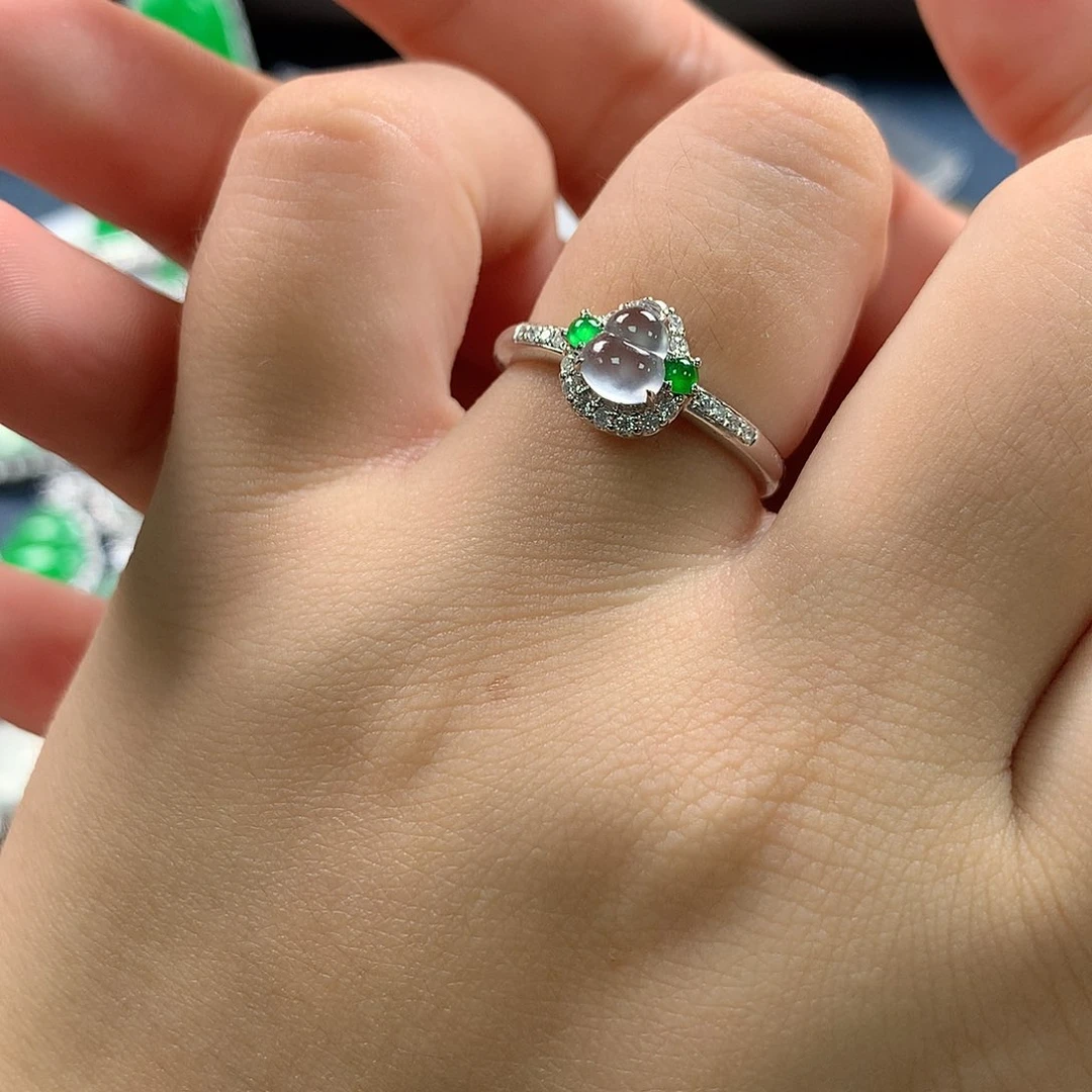 翡翠配石葫芦戒指