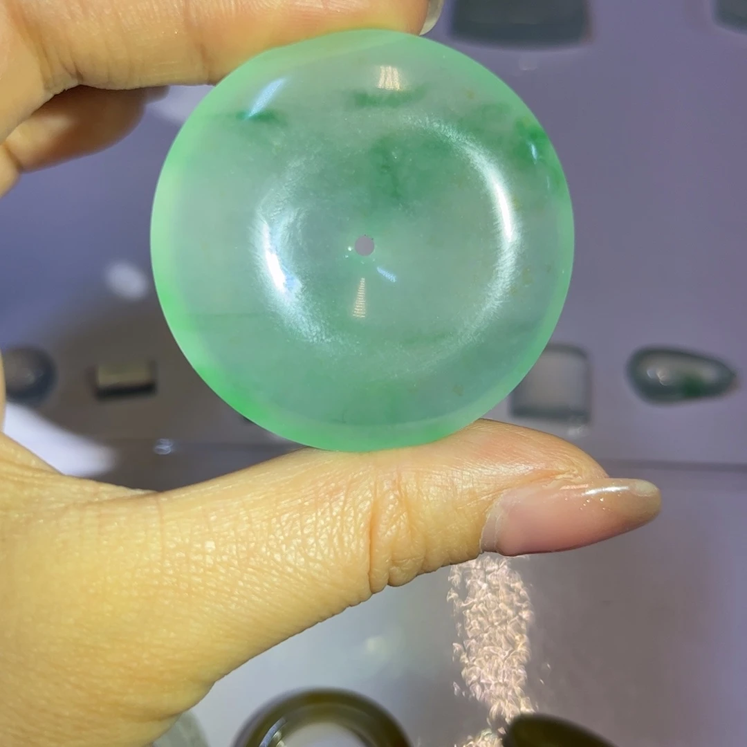 翡翠未镶嵌颈饰缅甸