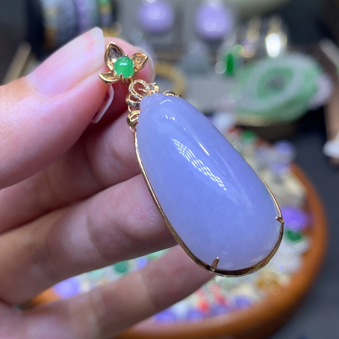 颈饰18K金镶嵌翡翠