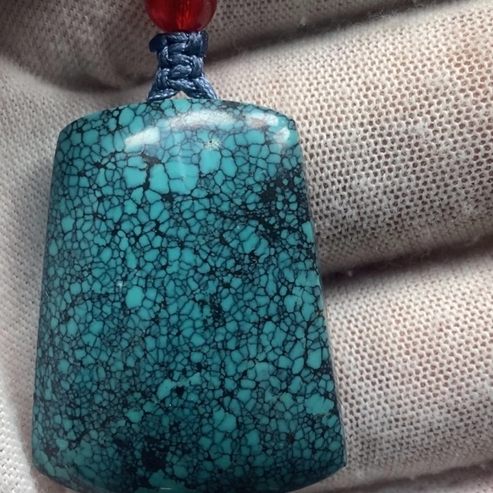 绿松石未镶嵌颈饰不*三