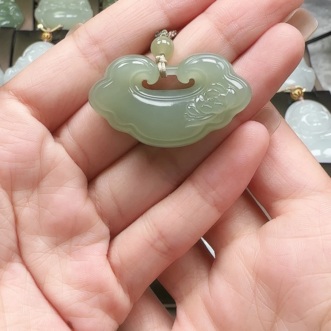 和田玉未镶嵌吊坠(赠链)