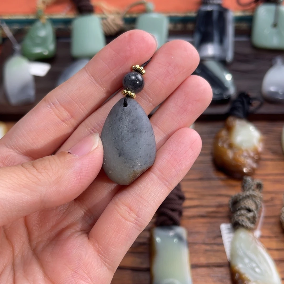 和田玉颈饰未镶嵌石***版