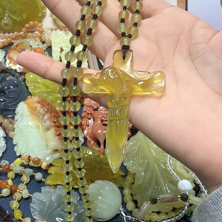 未镶嵌蛇纹石玉吊坠
