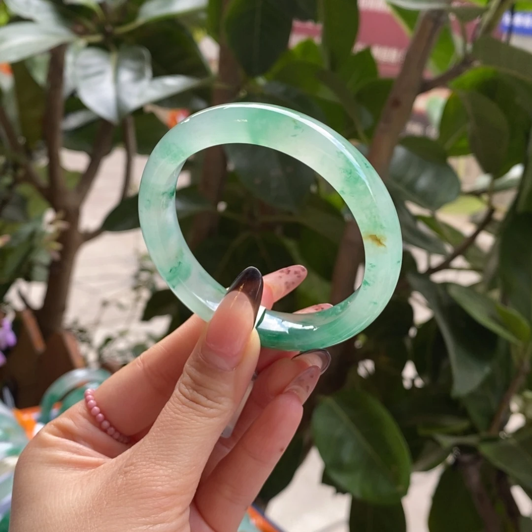 未镶嵌手镯石英岩玉