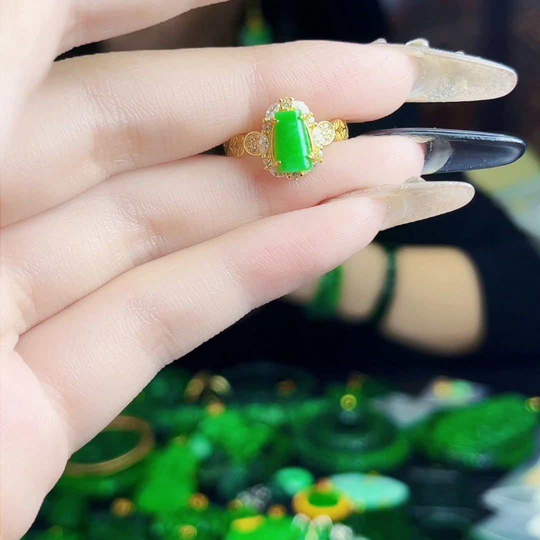 颈饰未镶嵌翡翠多样性