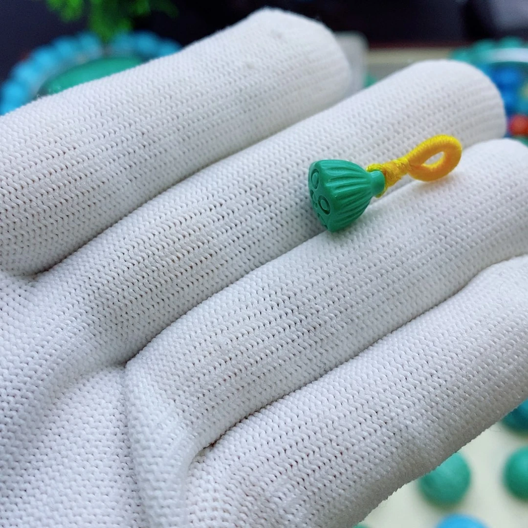 高瓷高绿小莲蓬一颗