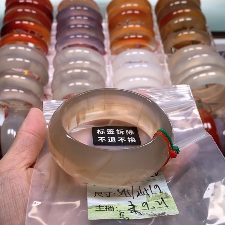 L***r手镯玛瑙/玉髓未镶嵌点天然纹有扣纹
