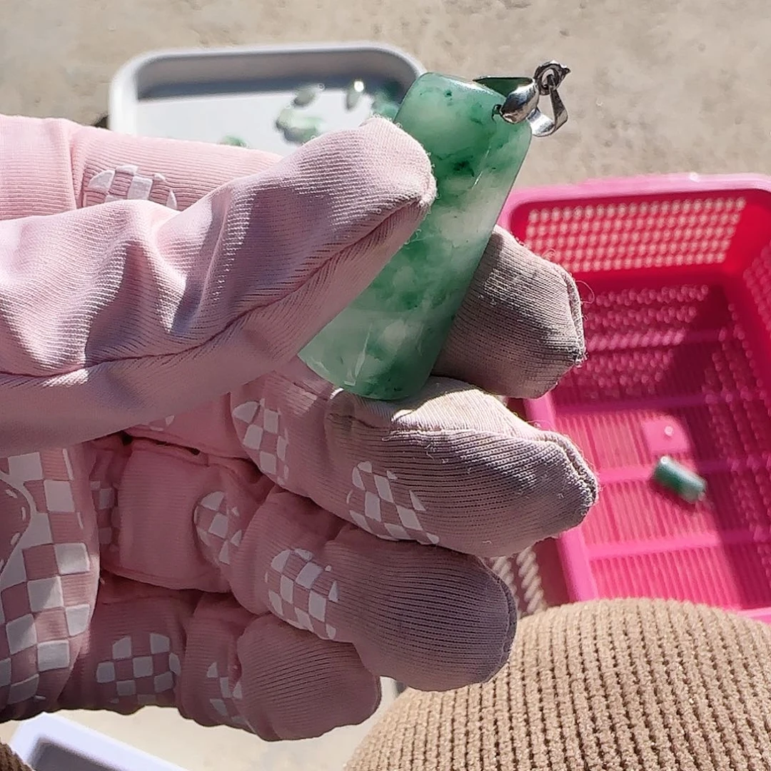 石英质玉颈饰未镶嵌