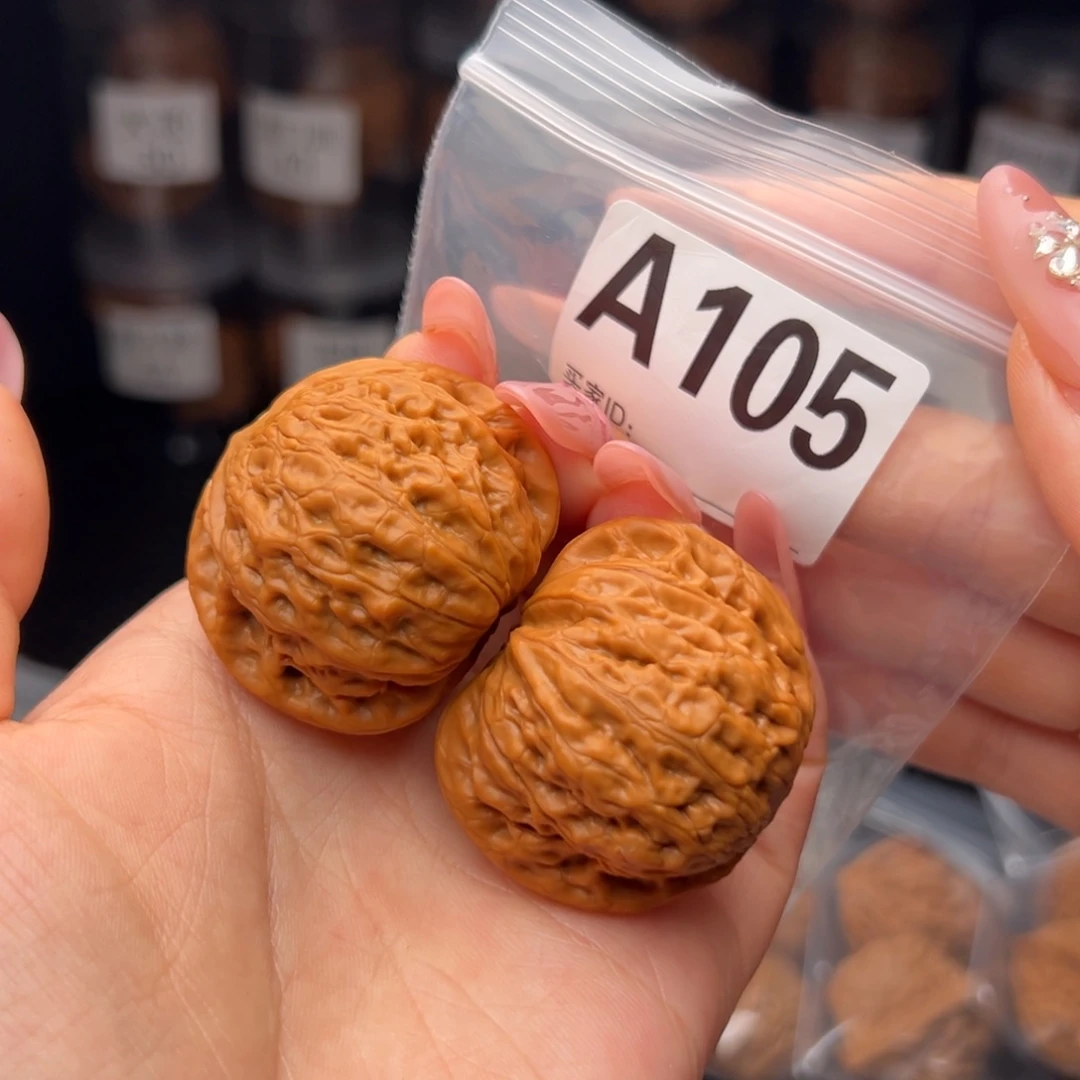 鹏***阳文玩核桃吊坠铁锤