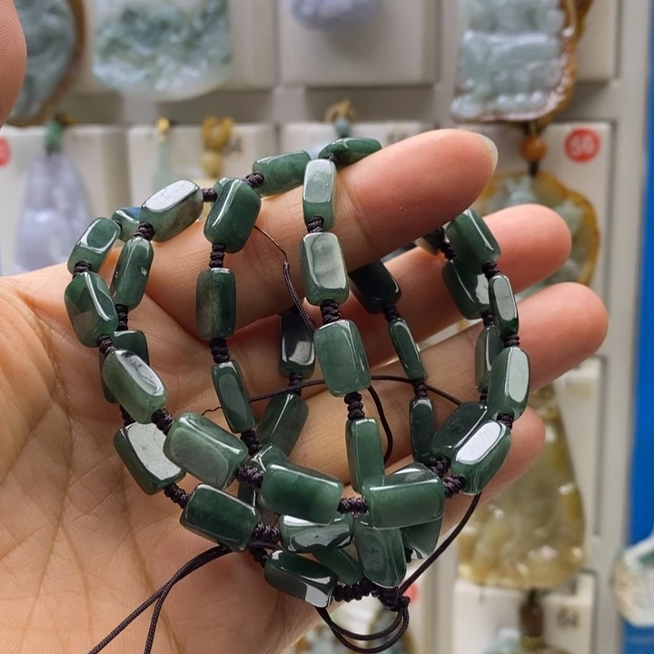 翡翠未镶嵌颈饰好